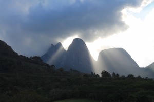 O turismo solidário no Parque Estadual dos Três Picos também é tema de documentário (Foto: Reprodução Vídeo)