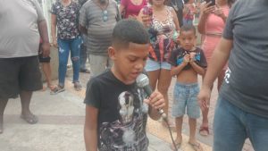 Vinicius Lima de apenas 7 anos, discursa pelo não fechamento da UPA