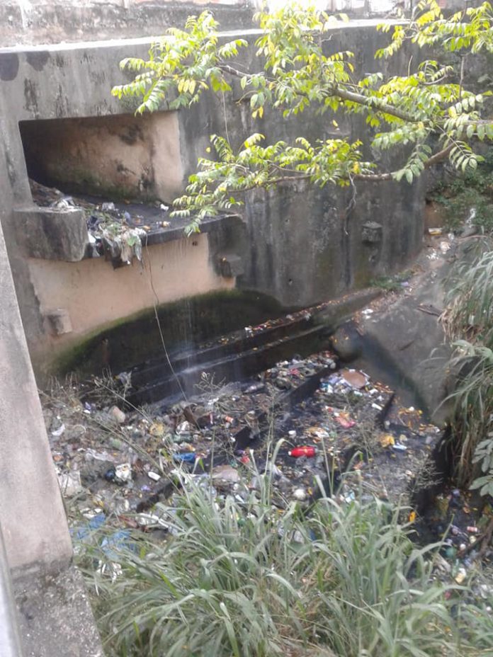 Lixo acumulado no Rio Joana, no Andaraí. Créditos: Rosangela Tertuliano 