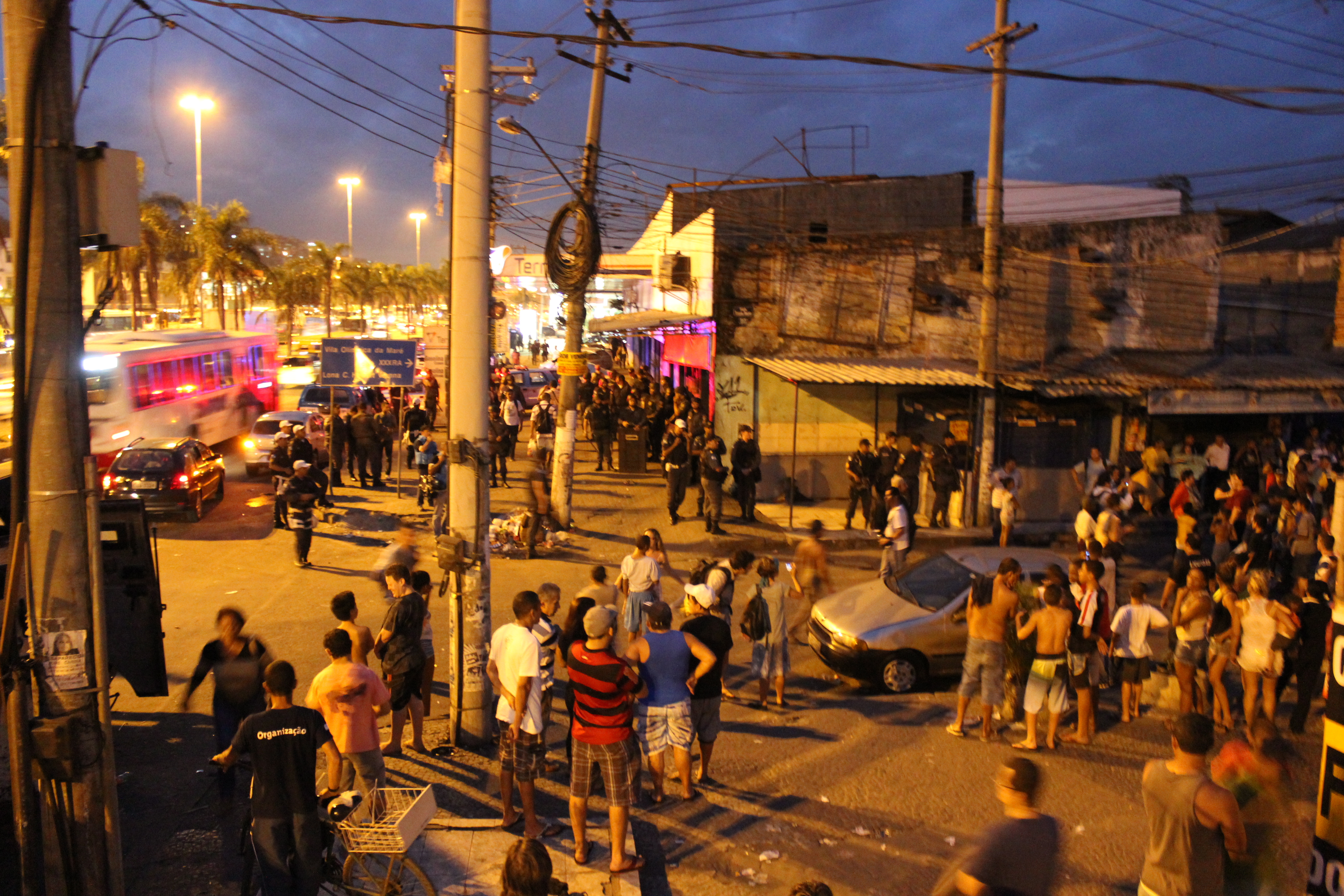 Ministério Público visita favela da Maré após operação policial