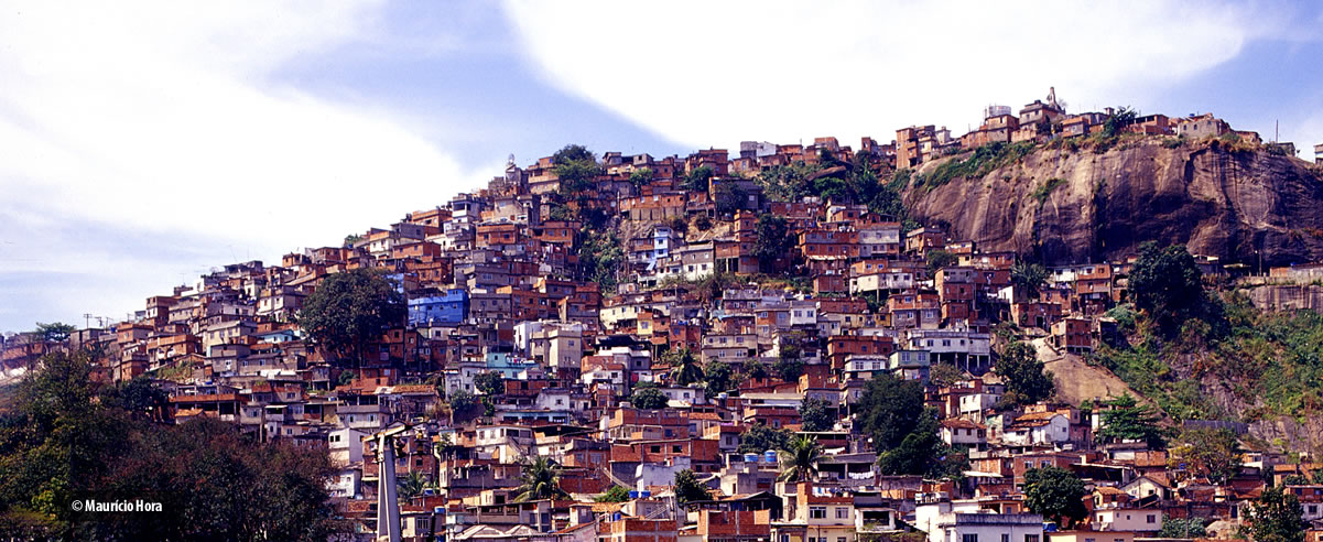 Grupo de estudantes da Maré realiza curso sobre a história das favelas