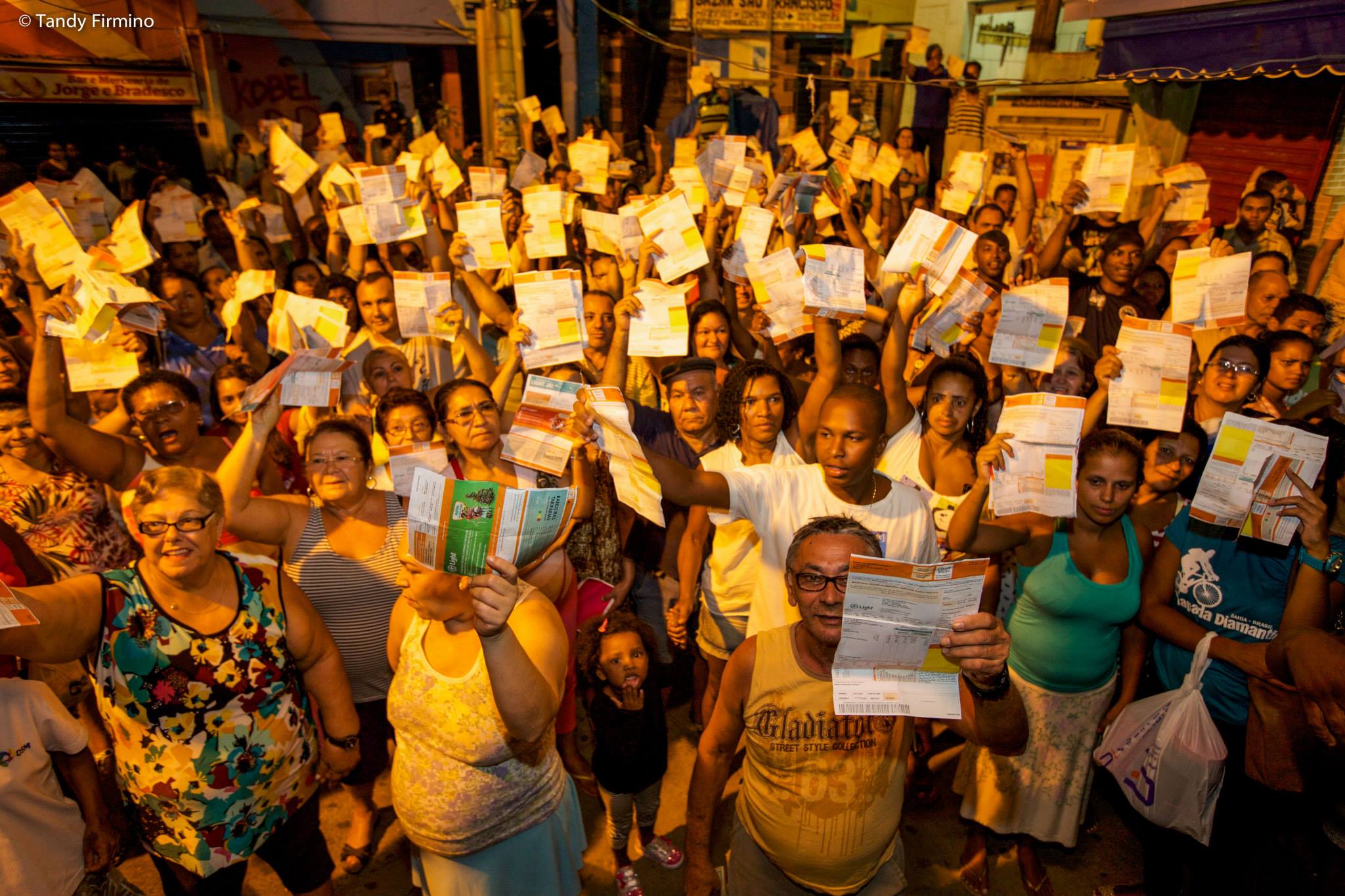 Moradores do Santa Marta reclamam de contas exorbitantes da Light