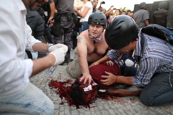 Morre cinegrafista atingido em protesto