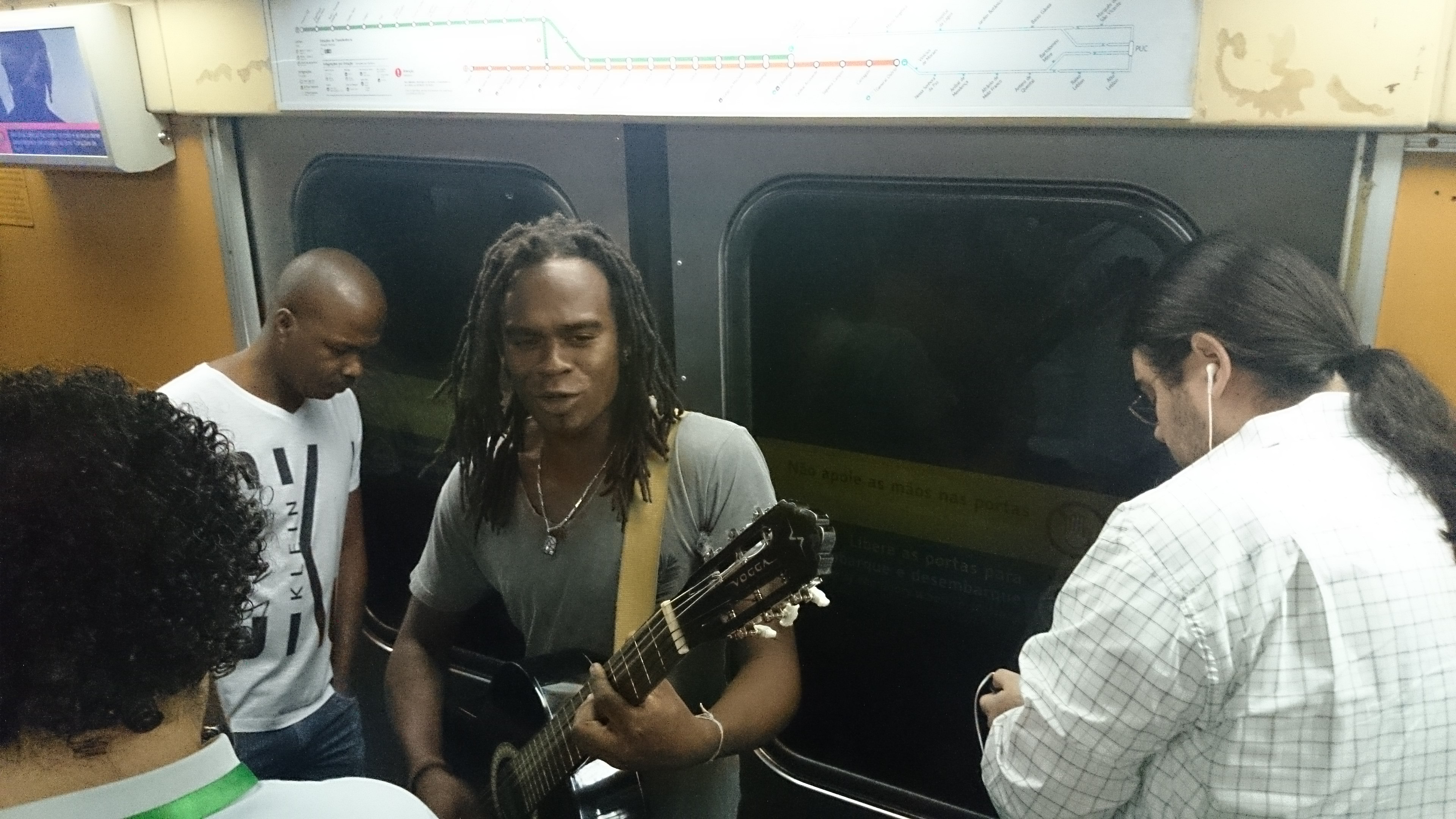 Apresentações em trem, metrô e barcas serão regulamentadas