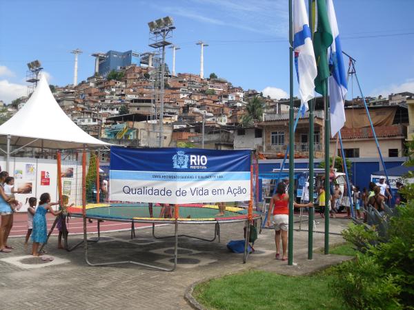 Comlurb e Defensoria Pública levam “Caravana de Direitos” pro Complexo do Alemão