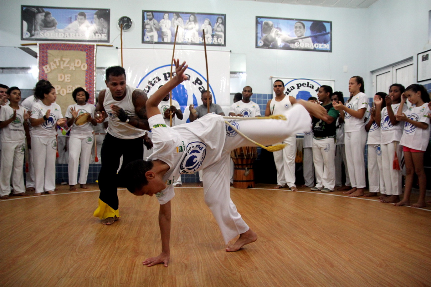 Arena Carioca Dicró promove oficina gratuita de capoeira