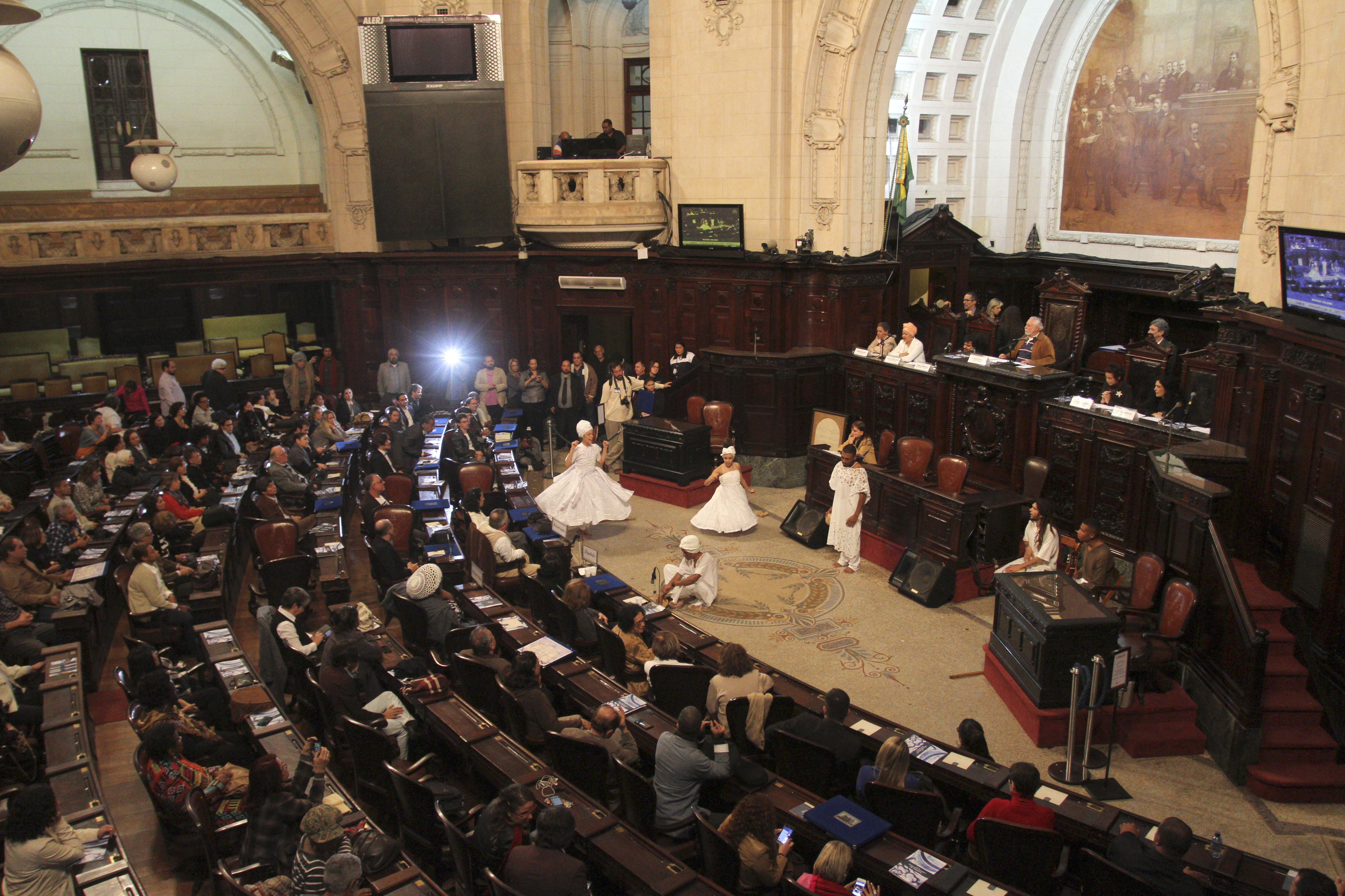 diploma Heloneída Studart