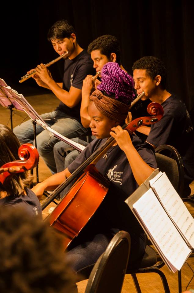 Orquestra da Maré faz sucesso com repertório pop