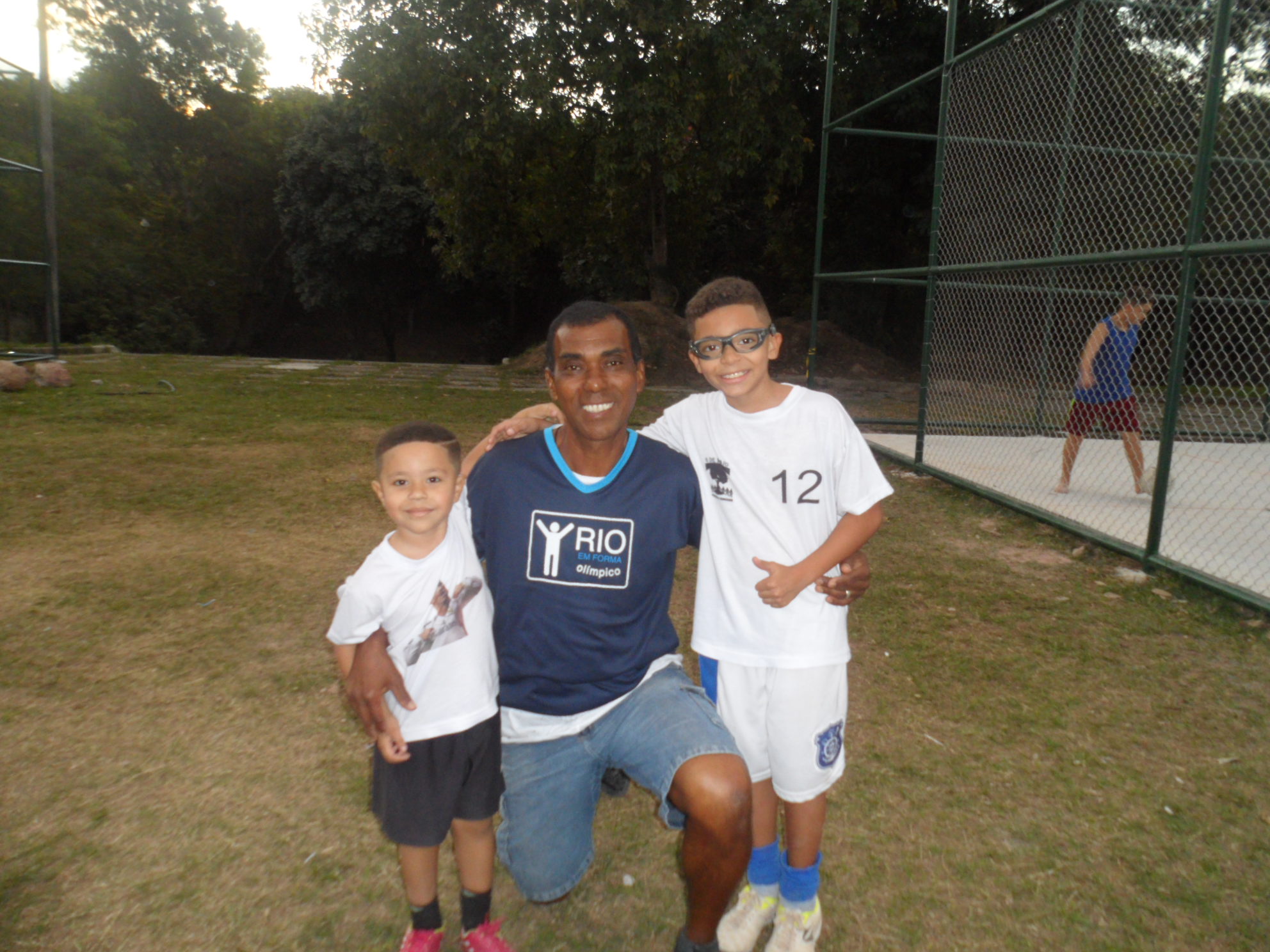 Escolinha de futebol estimula sonhos de crianças do Morro do Juca