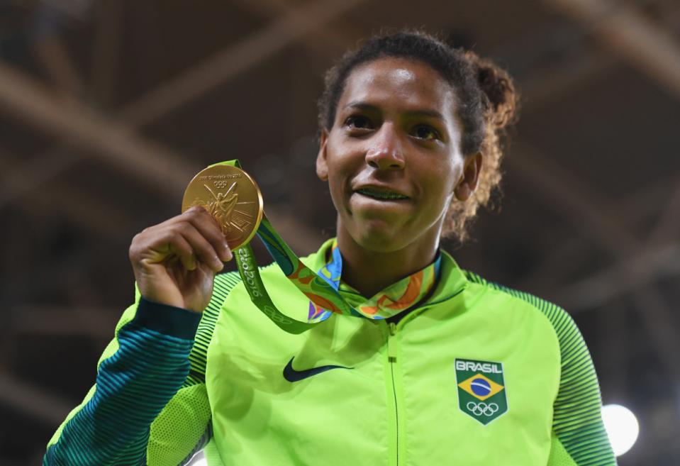 Judoca Rafaela Silva, da CDD, traz primeiro ouro pro Brasil e causa comoção nas redes sociais