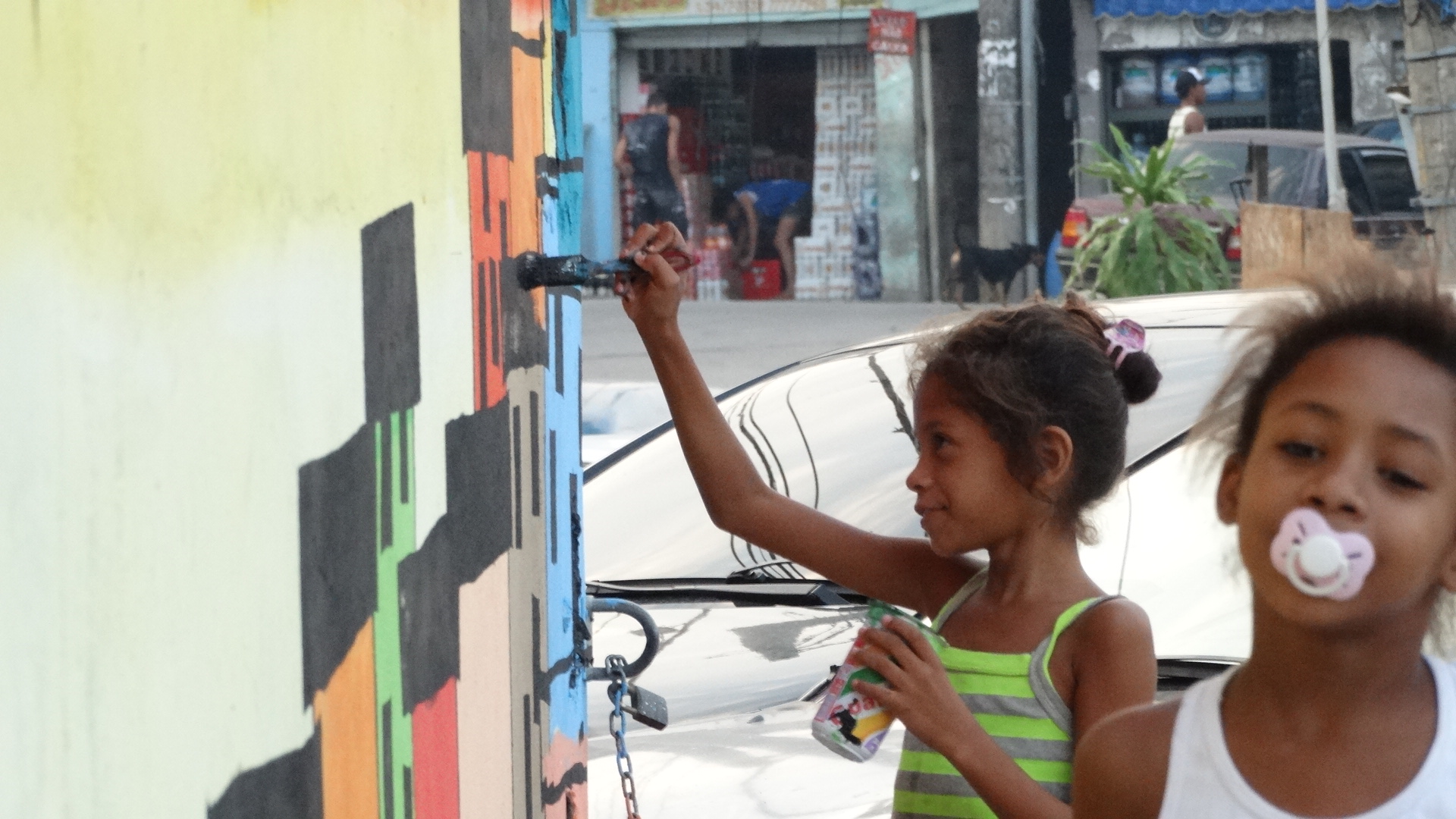 Favela Art, do Alemão, faz campanha de doação para manter atividades