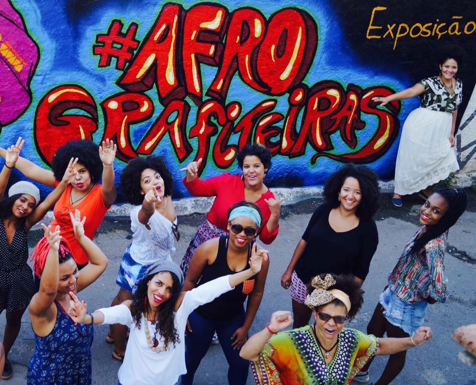 Afrografiteiras protagonizam a arte urbana feminista