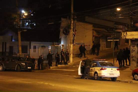 Complexo do Alemão registra intenso tiroteio na noite desta quinta-feira