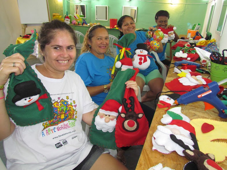 Feira de empreendedoras oferece presentes de Natal a partir de R$5