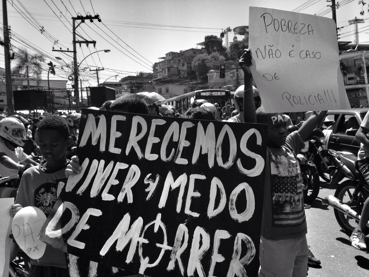 Moradores se mobilizam em ações contra a violência nas favelas