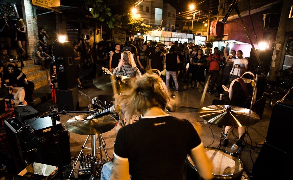 Festival de rock na Maré protesta contra preconceito