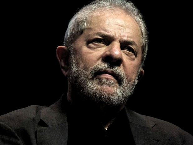 Intelectuais pedem candidatura imediata de Lula
