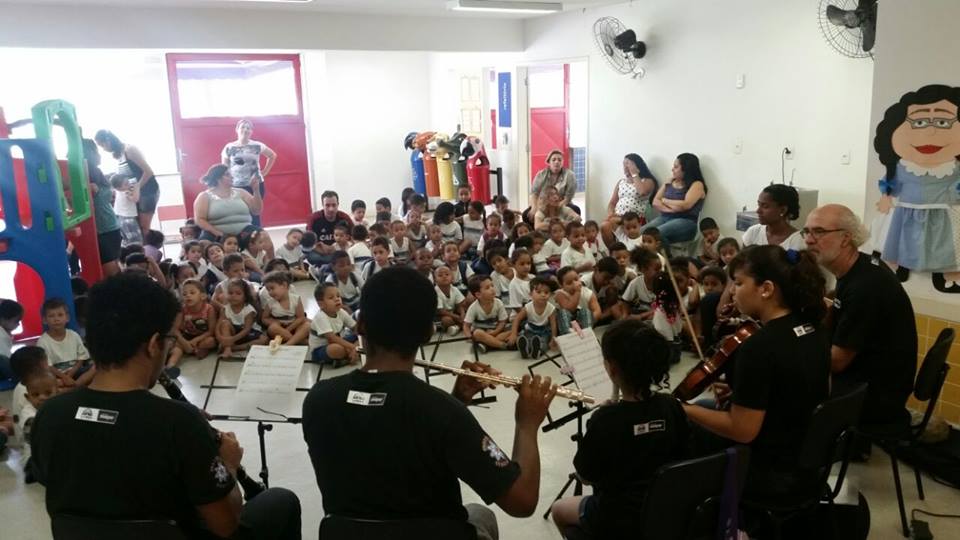Orquestra Maréimbau oferece aulas de música