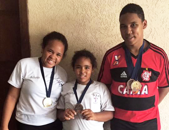 Sonho olímpico: irmãos do Morro do Fubá se destacam na esgrima