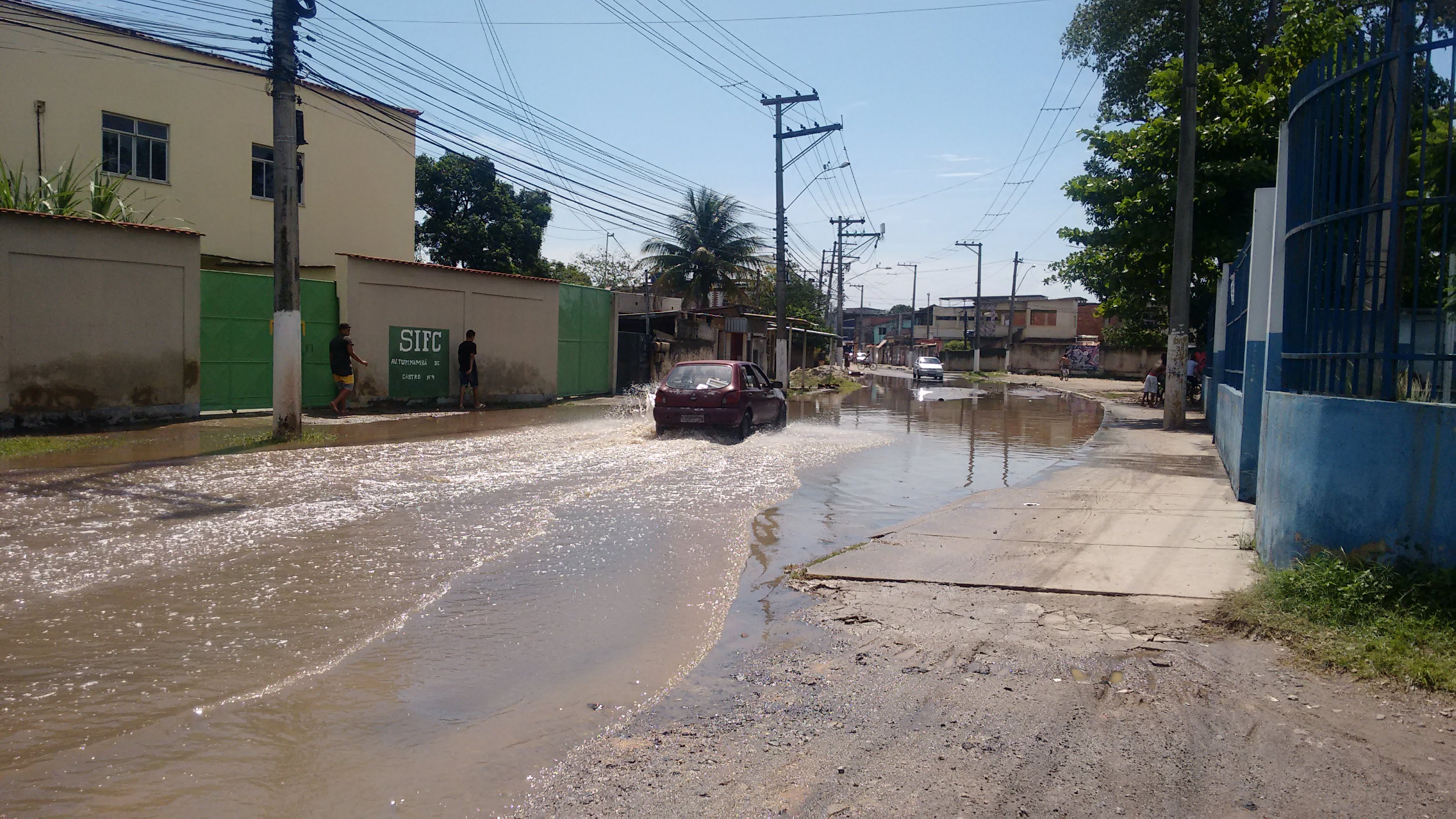 Chuva na Baixada Fluminense causa prejuízos
