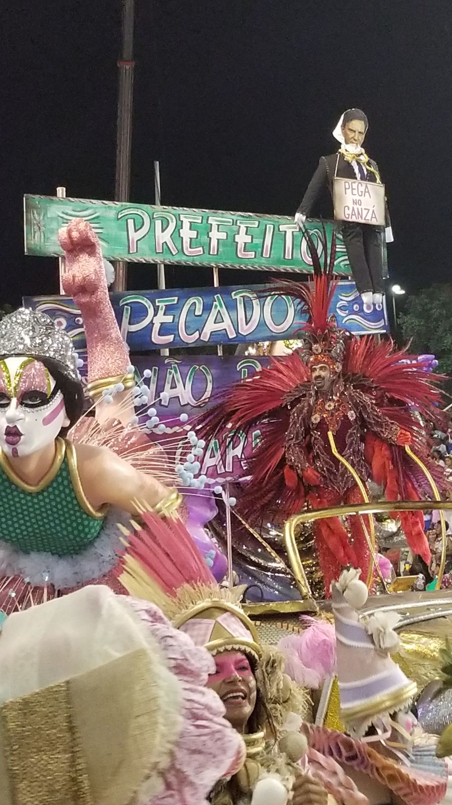 Críticas sociais na avenida do samba