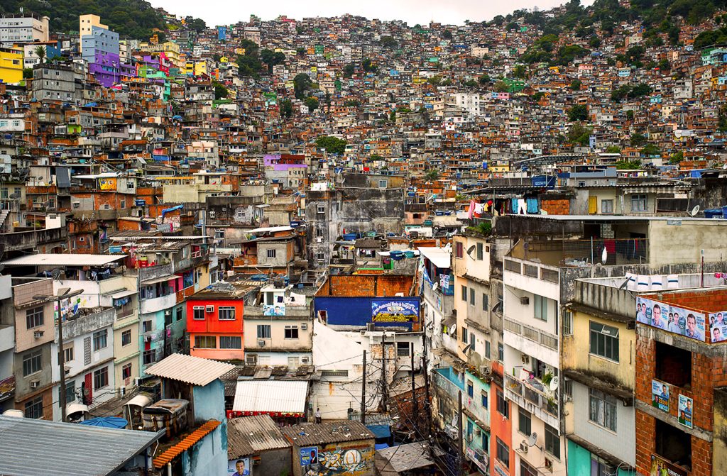 Resultado de imagem para favelas