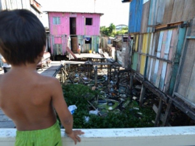 6 em cada 10 crianças brasileiras vivem em situação de pobreza extrema