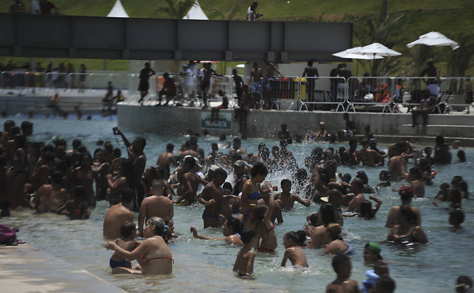 Abertura do lago artificial em Deodoro