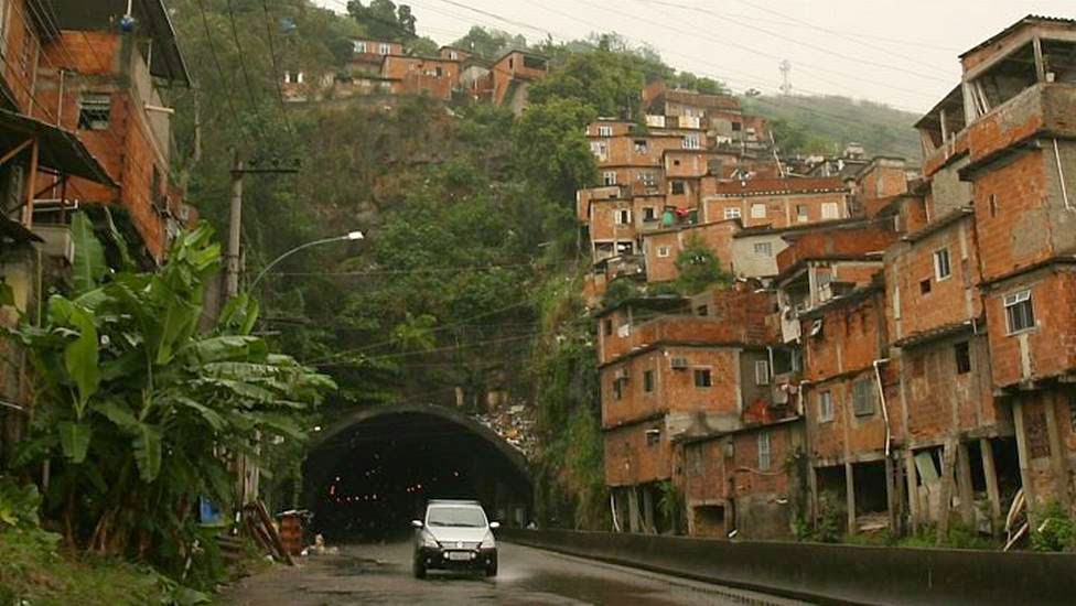 Segunda-feira tensa no Morro dos Macacos