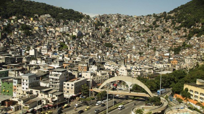 Moradores da Rocinha passam sufoco