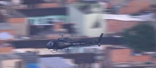 Polícia faz operação na Cidade de Deus; moradores relatam tiros disparados de helicóptero