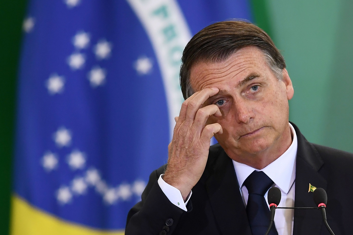 Bolsonaro: sem livros e sem fuzil