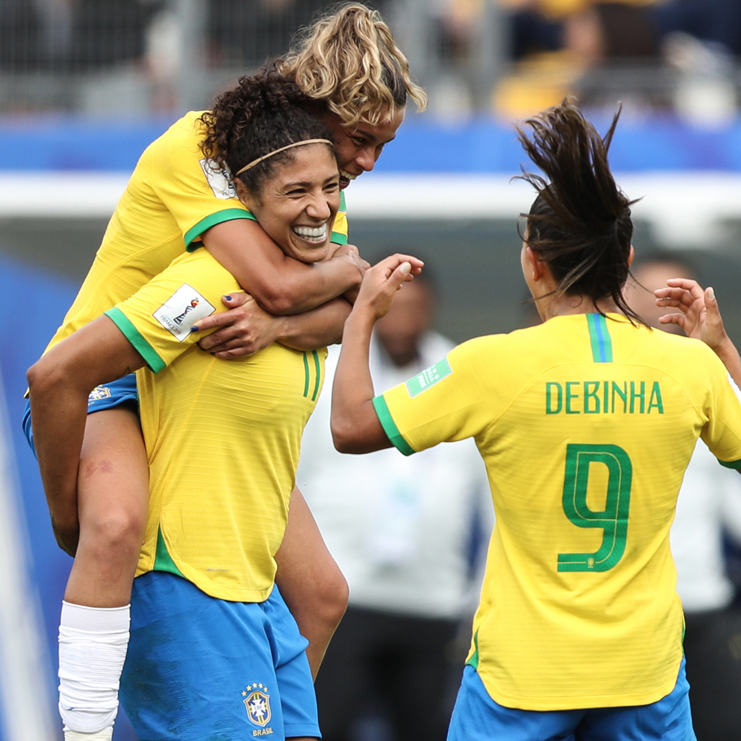 Com três gols de Cristiane, Brasil estreia com vitória na Copa do Mundo