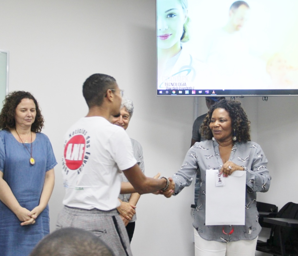 Margareth Menezes prestigia formatura de Agentes Comunitários de Comunicação