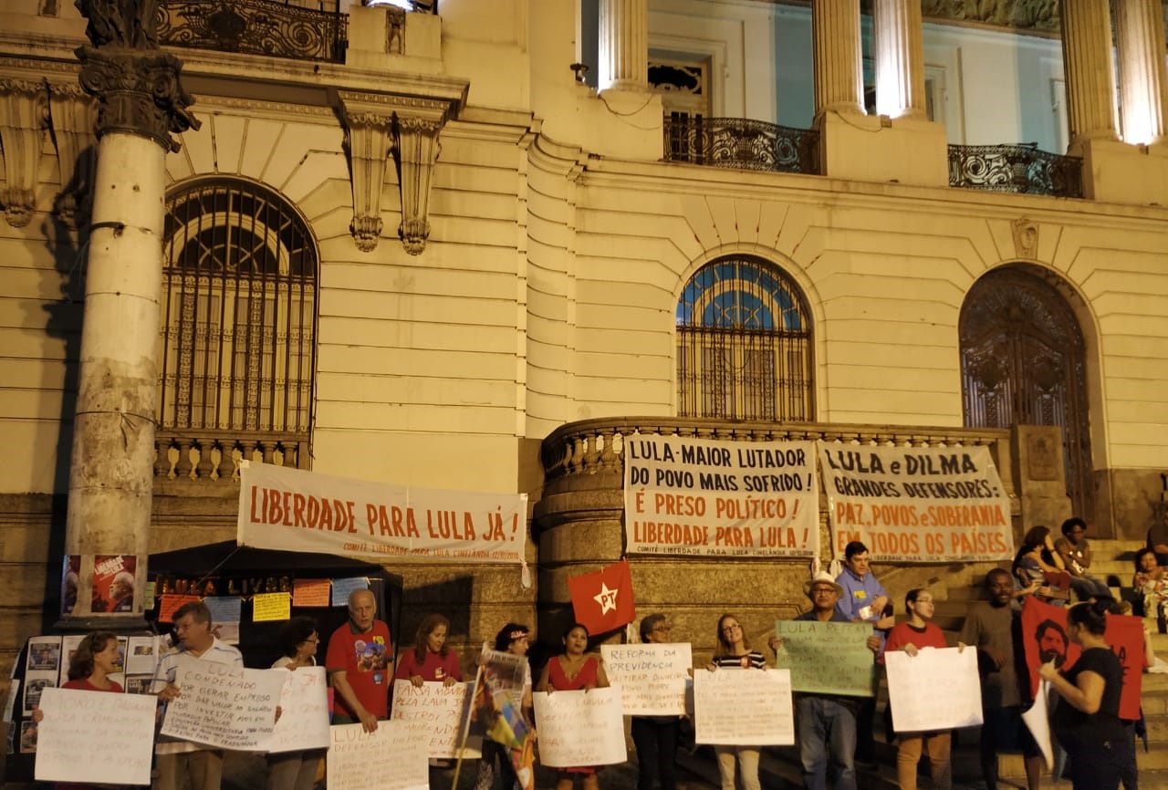 Vigília Lula Livre e o Comitê liberdade para Lula Cinelândia – RJ