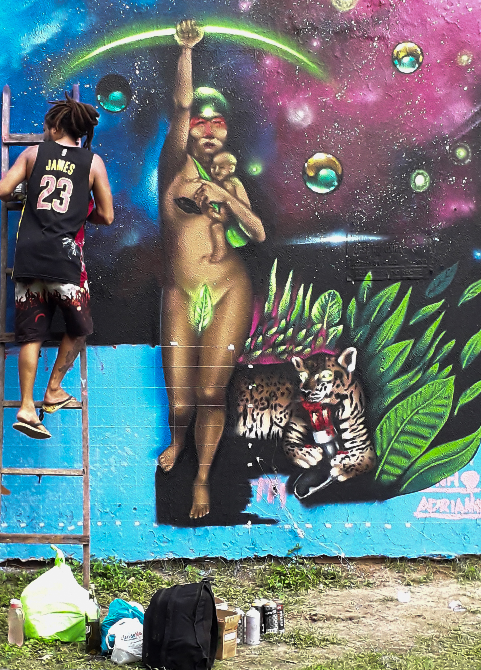 Evento de arte urbana movimenta favelas do Pina, em Recife
