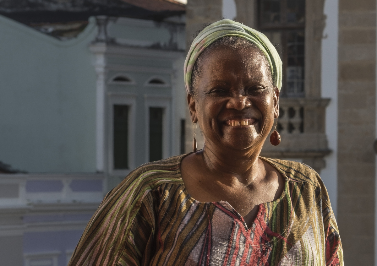 Livro de Lucia dos Prazeres sobre empoderamento negro é lançado em Recife