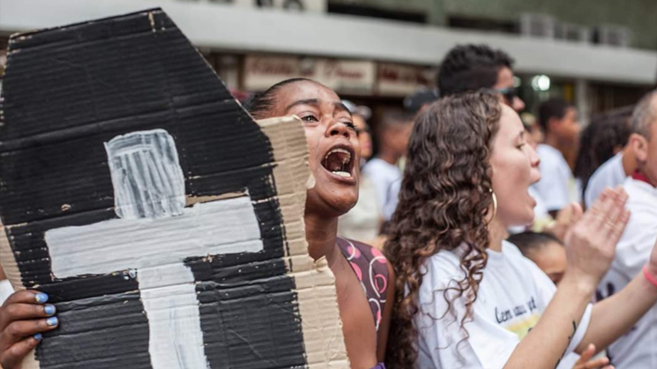 “Na fila do SUS” denuncia precarização da saúde pública