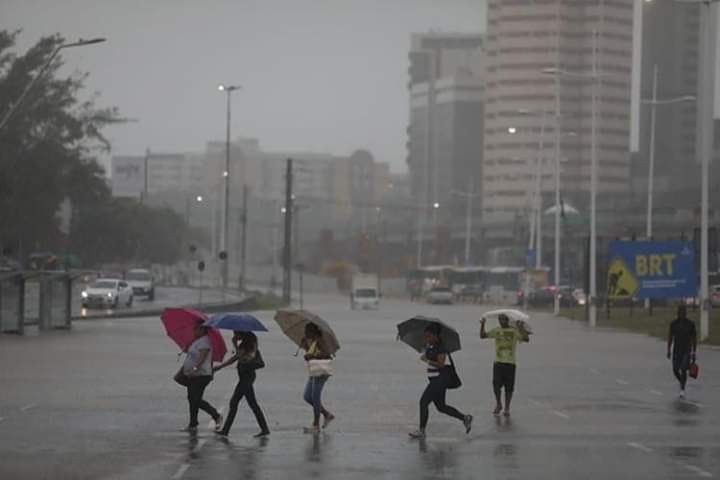 Alerta de chuva e temporal em Salvador