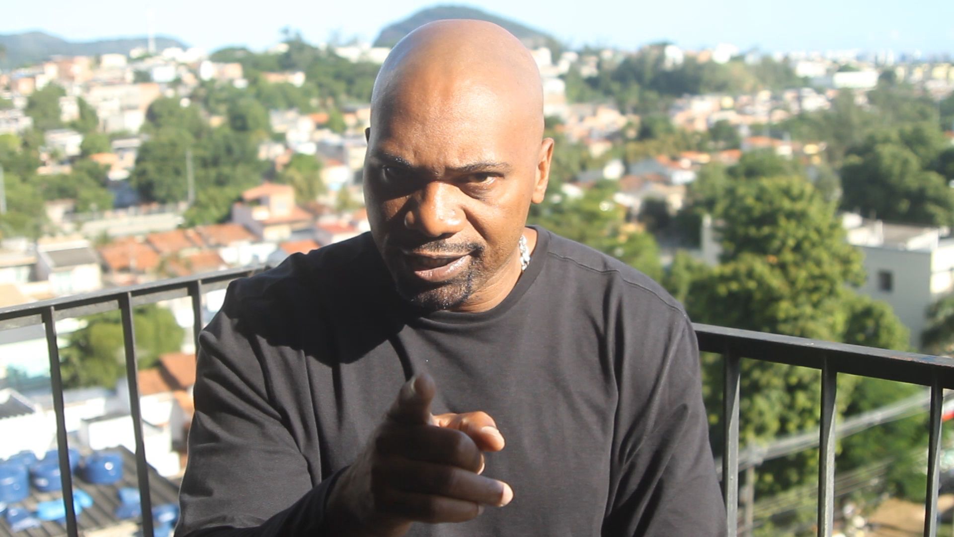 “Quarentena” de MV Bill é mais um alerta pra favela