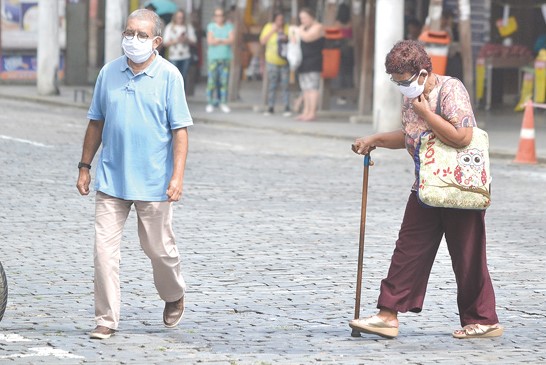 Brasil passa França e é o quarto em mortes na pandemia