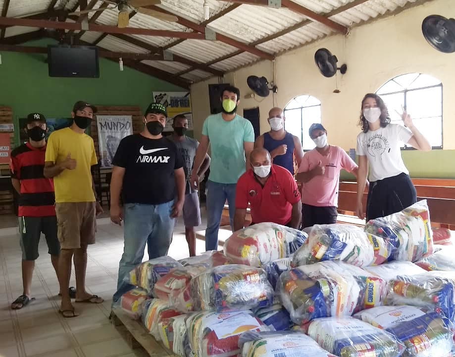 União de coletivos da Zona Oeste ajuda famílias carentes no Rio