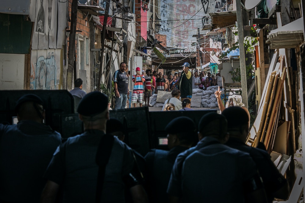 Maré e São Gonçalo: relatos do cotidiano de violência e abuso policial