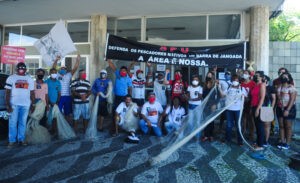 Pescadores de Jaboatão protestam no prédio da SPU em Recife