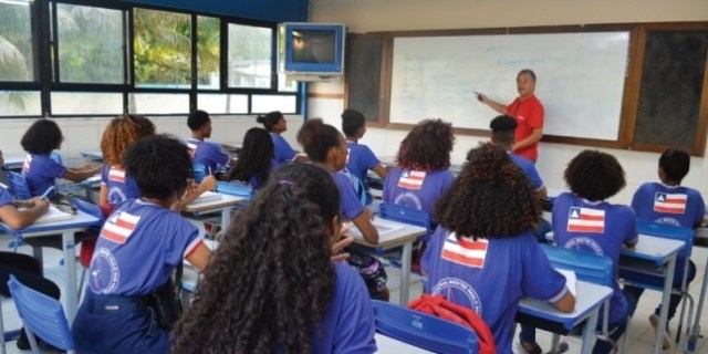 Bahia: estudantes só vão entrar nos colégios com comprovante de vacina contra a Covdi-19