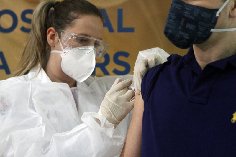 Voluntários terão segunda dose da vacina de Oxford, com aprovação da Anvisa
