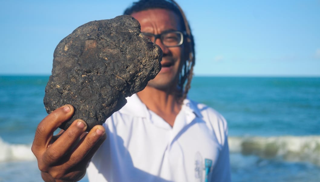 Projeto Onda Limpa denuncia presença de Petróleo nas praias de Pernambuco