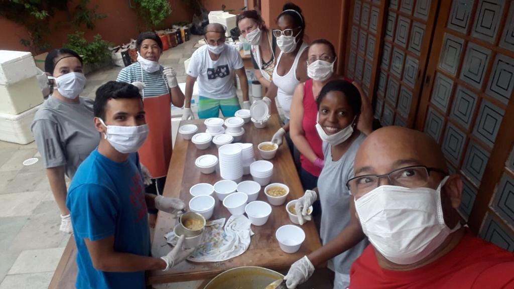 Trabalho de grupos de apoio dentro das favelas de São Paulo na pandemia