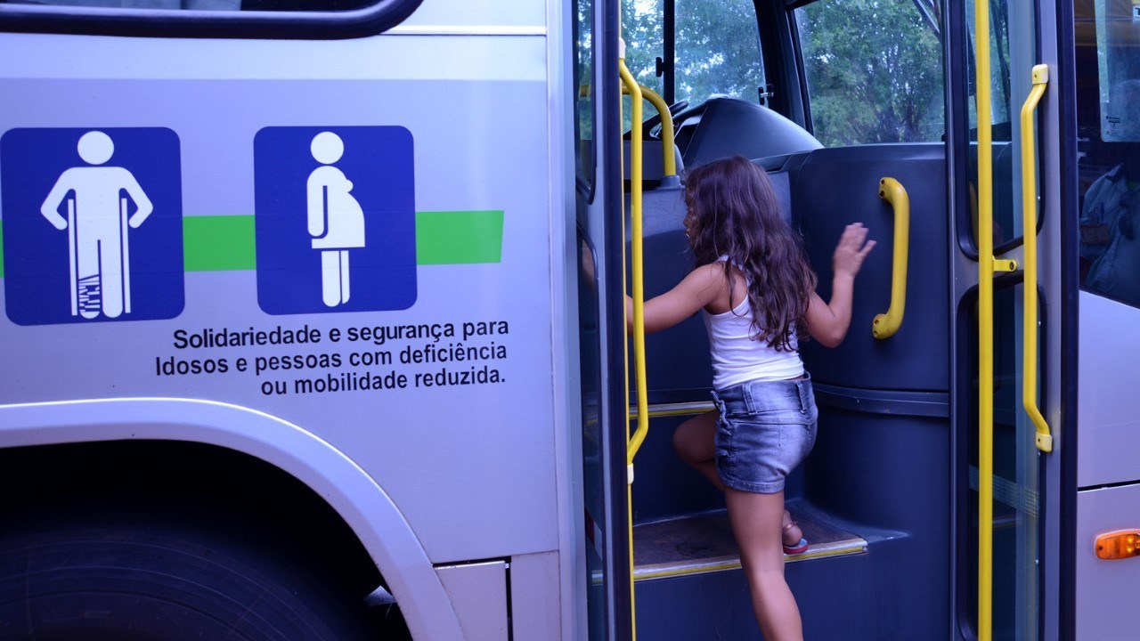 Em São Paulo, 71% das crianças e adolescentes utilizam o transporte público toda semana - Foto: Regiane Rocha
