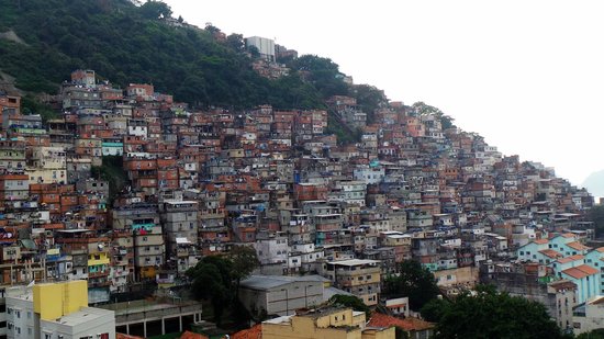 Polícia investiga caso de estupro coletivo que aconteceu após um baile funk na favela do Cantagalo, em Ipanema, no Rio Polícia investiga caso de estupro coletivo que aconteceu após um baile funk na favela do Cantagalo, em Ipanema, no Rio